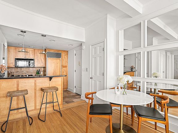 3rd image of 40 W 72nd St APT 107