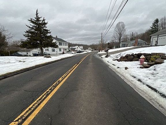 4th image of 526 Toll Gate Rd