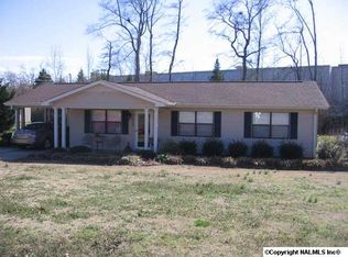 2010 Ridge Crest Dr, Guntersville, AL 35976