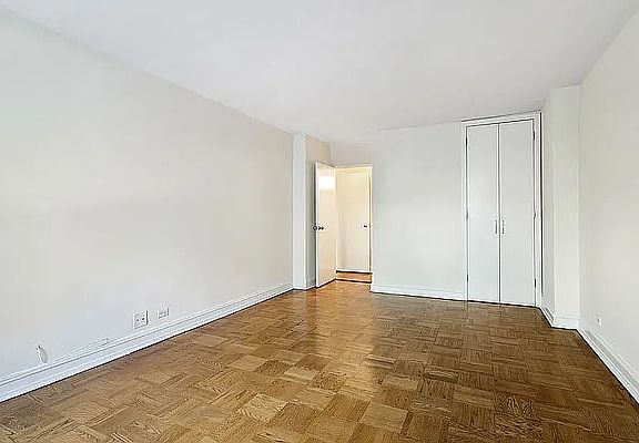 4th image of 200 E 71st St APT 9G
