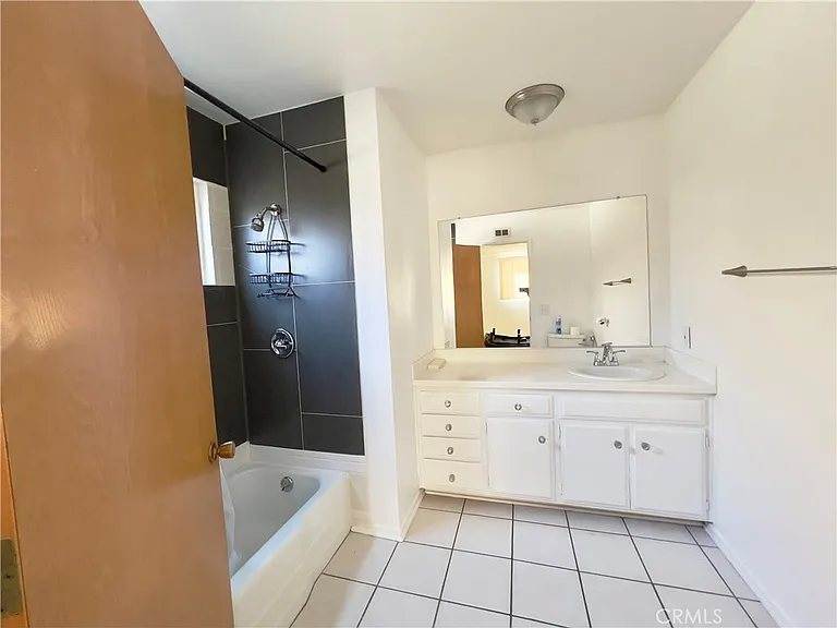 1521 W Westmont Ave — Photo 14