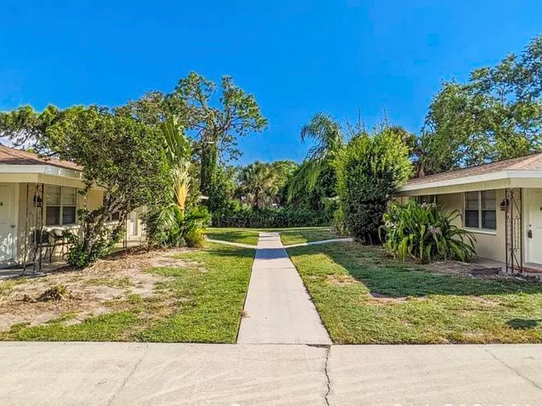 127 Avenida De Bahia #C — Photo 2