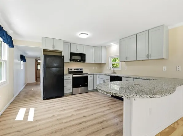 78 Searle Rd, Huntington, MA 01050
