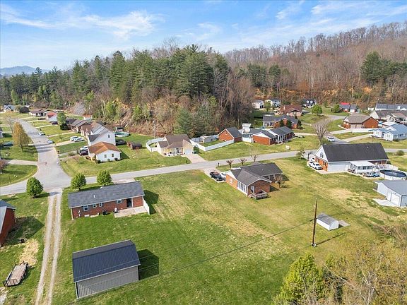 3rd image of 142 Stephen Trace Rd