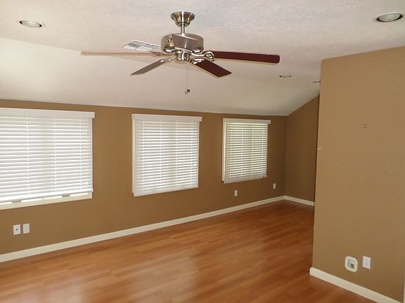 4th image of 304 Dexter Dr