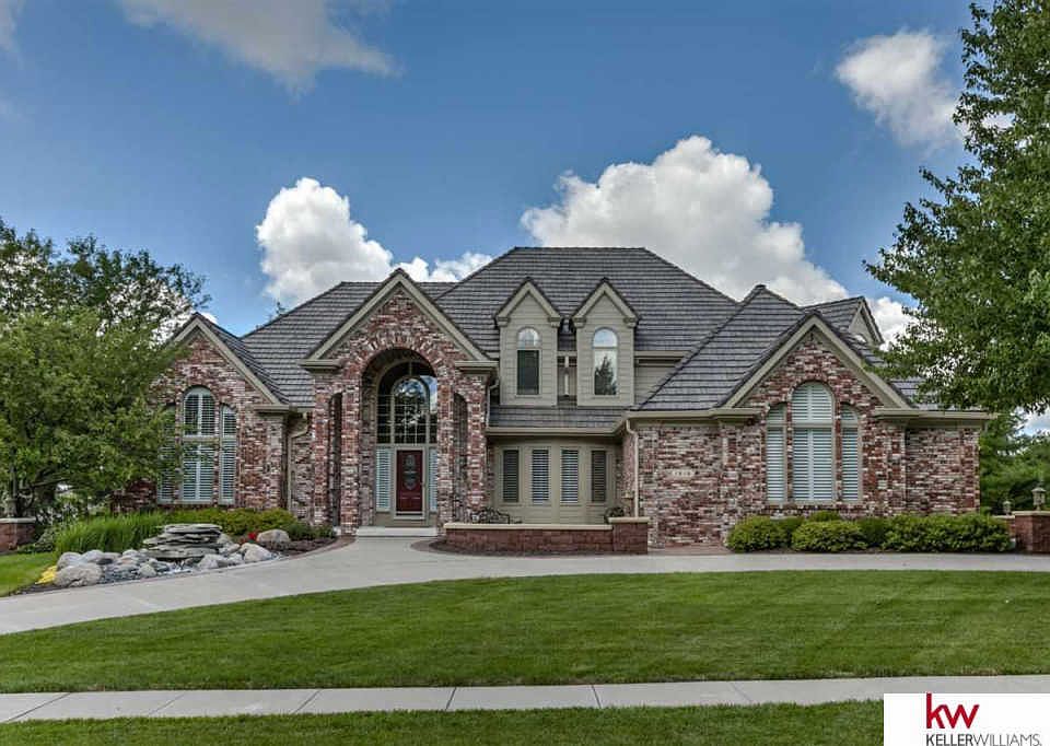1st image of 1616 S 187th Cir