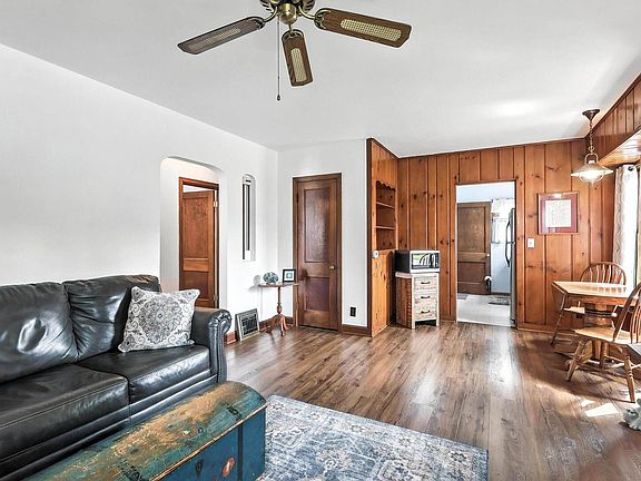 5th image of 2319 N Division St