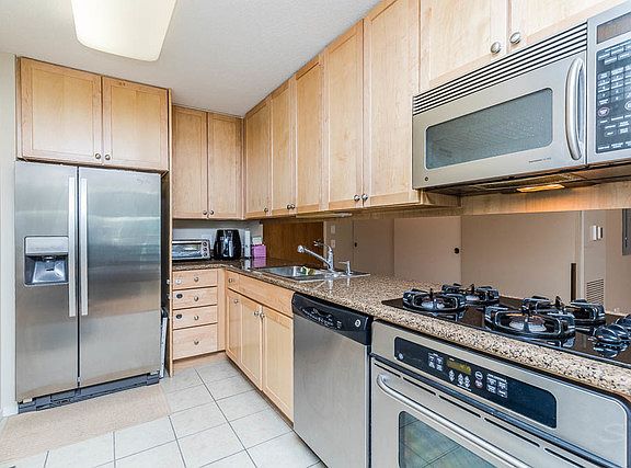 3rd image of 9655 Woods Dr Unit 605