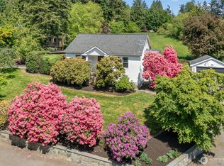 9850 NE Pine St, Bainbridge Island, WA 98110