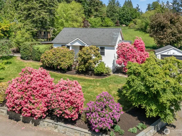 9850 Pine Street NE, Bainbridge Island, WA 98110