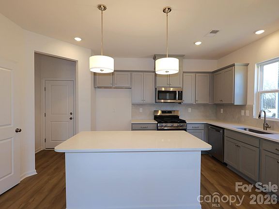 4th image of 1142 Overbrook Pl