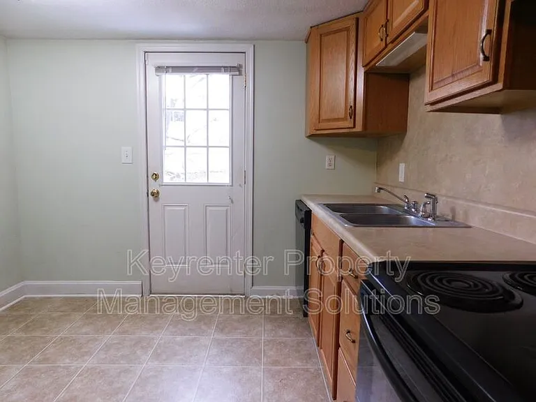 811 E Beverly St #B — Photo 11