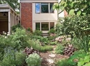 57 Fairgreen Pl, Brookline, MA 02467