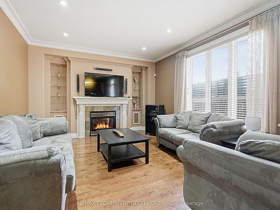 5th image of 4530 Frances Cres