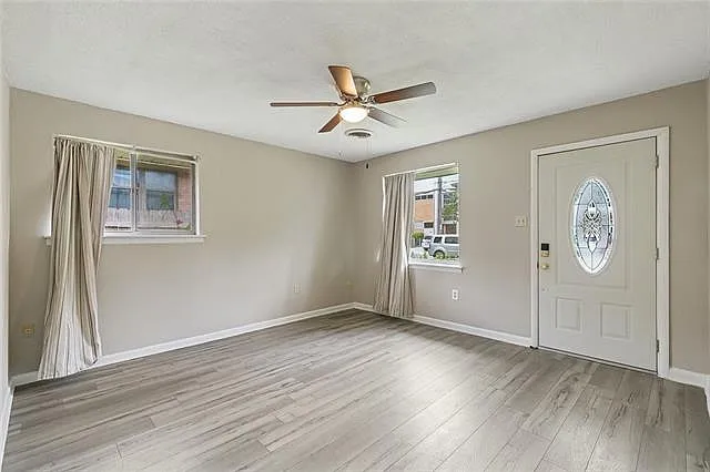 3 bed, 1.5 bath, 1300 sqft, $1,950 — Photo 3