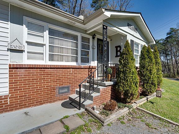 3rd image of 627 Mission Ridge Rd