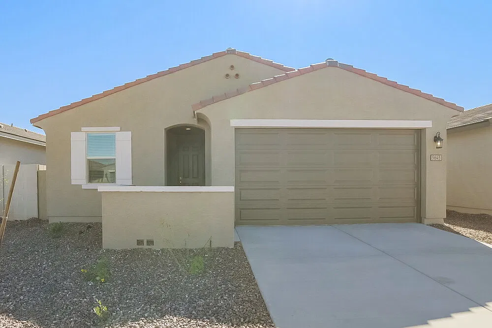 4 bed, 2.0 bath, 1810 sqft, $2,200 — Photo 1