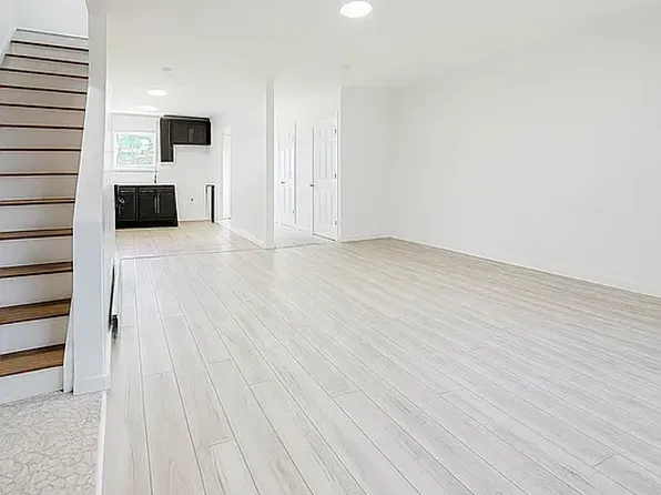 552 Essex Street image 1 of 12