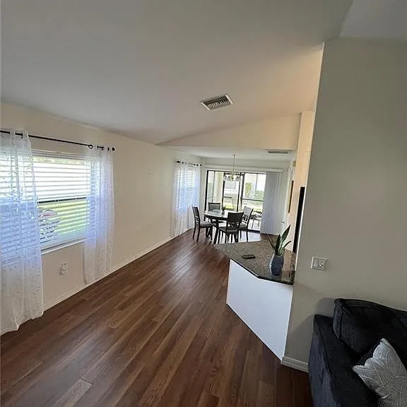 1316 Villaway W — Photo 6