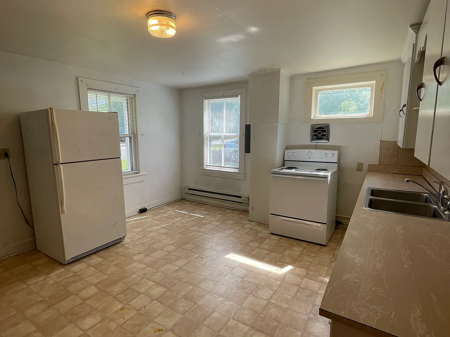 2 bed, 850 sqft, $1,025 — Photo 2
