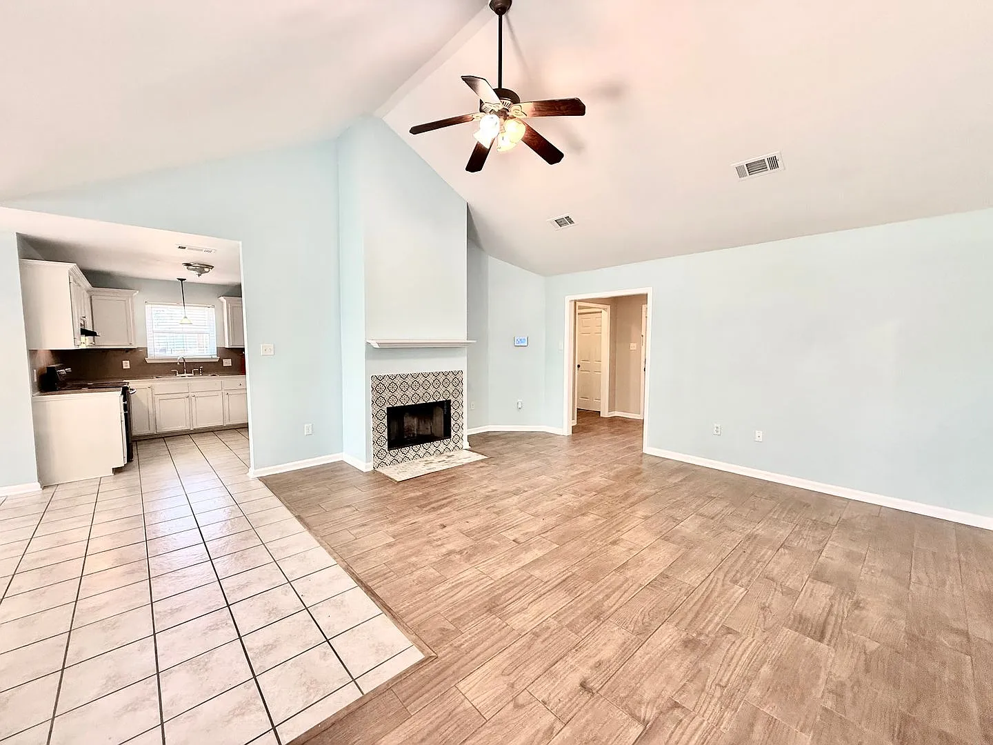 3 Bed, 2 Bath Home in Henderson Bayou Estates — Photo 4