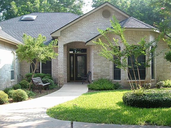 3rd image of 352 Meadowlakes Dr