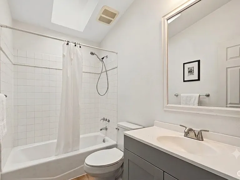 2502 NE 7th St — Photo 13