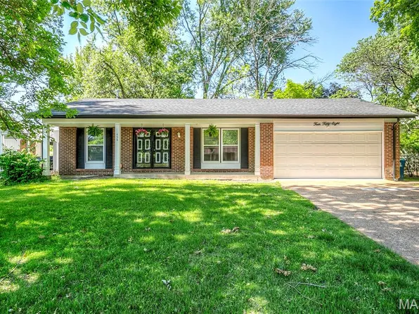 458 Queen Ann Dr, Hazelwood, MO 63042