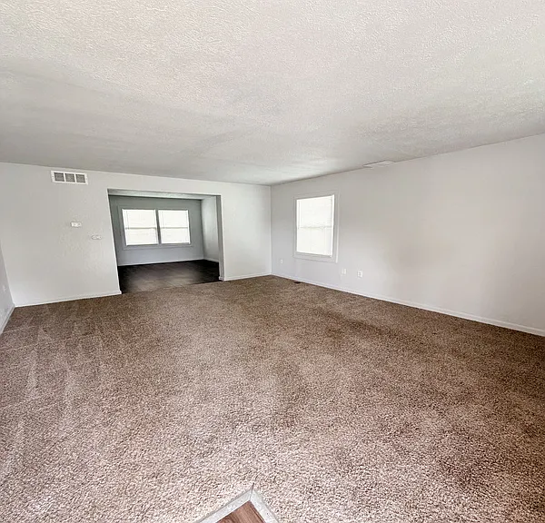 539 Kitchener St — Photo 3