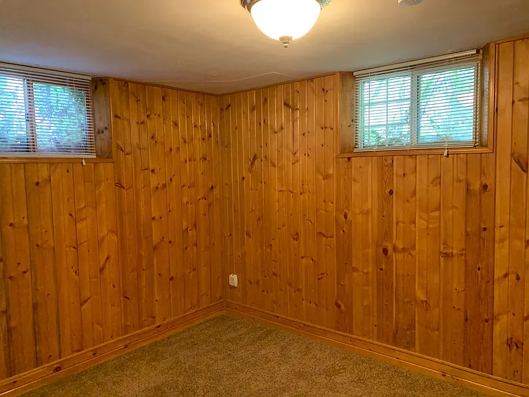 1422 W Oak St — Photo 18