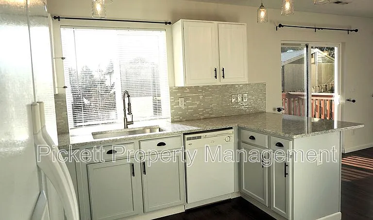 4855 Bowwood Cir NE — Photo 10