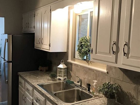 3rd image of 3050 Revere Dr