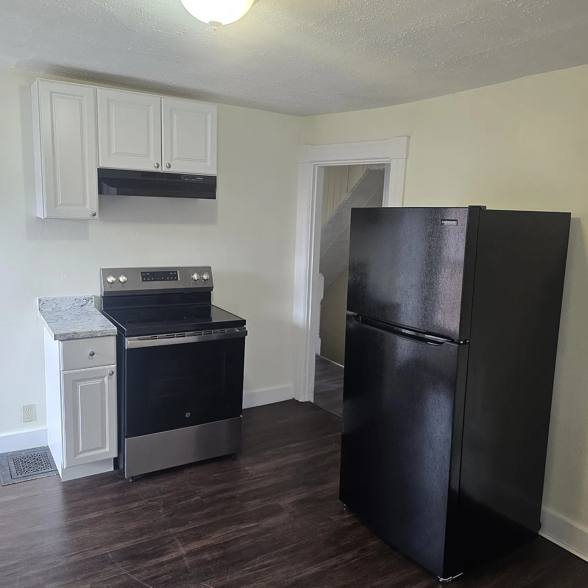 Building Photo - 425 Hayward St #2