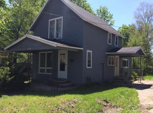 110 Hillsborough St, Hartford, MI 49057