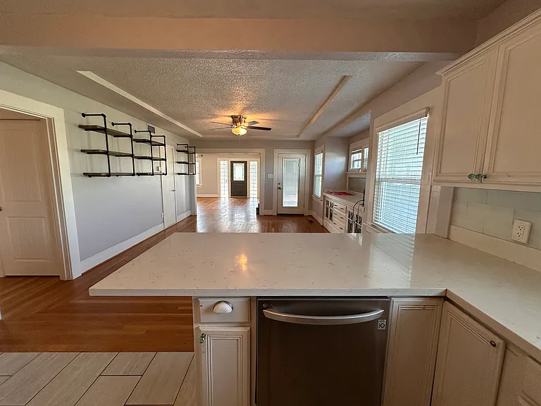 1105 W G St — Photo 11
