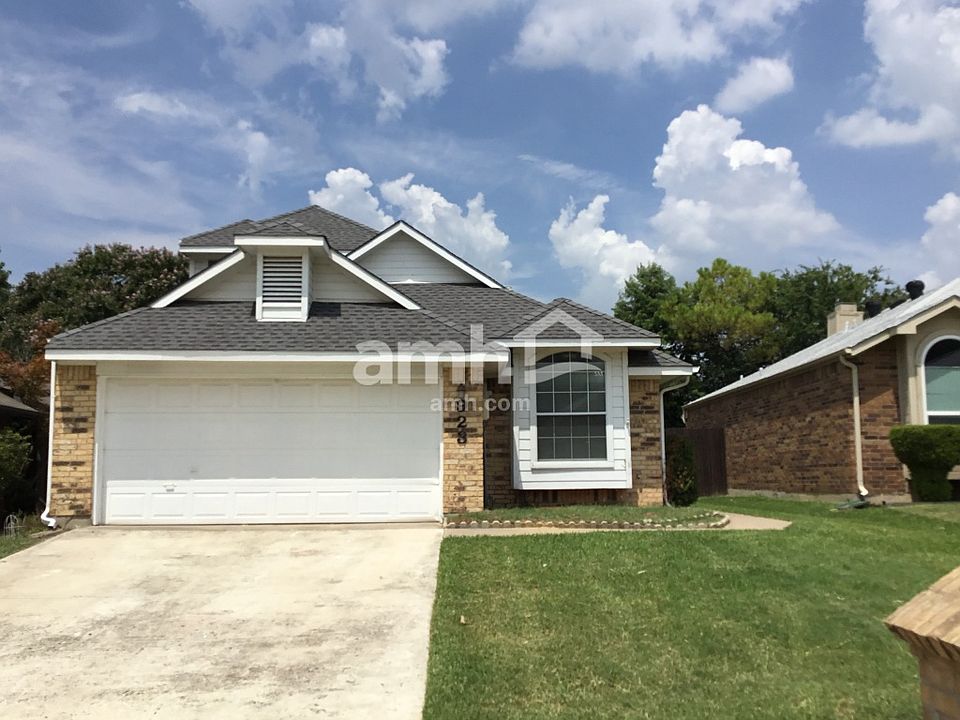 1st image of 923 Plantation Dr