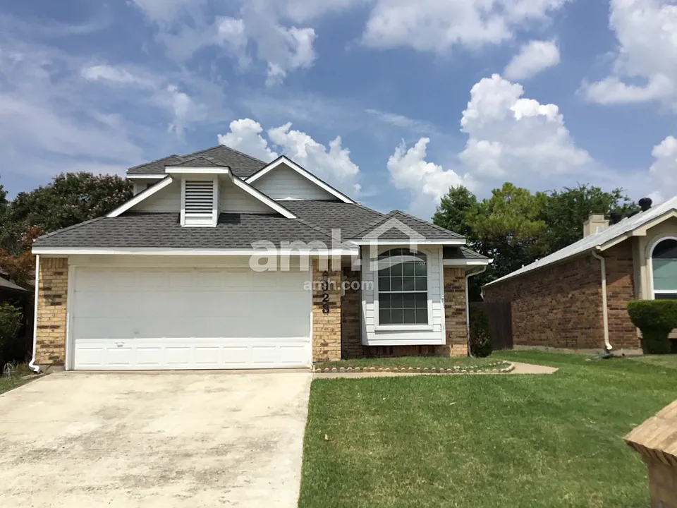 923 Plantation Dr