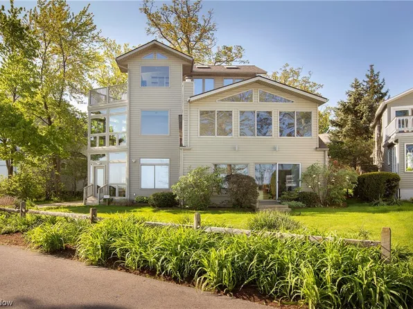 24913 Lakeview Dr, Bay Village, OH 44140
