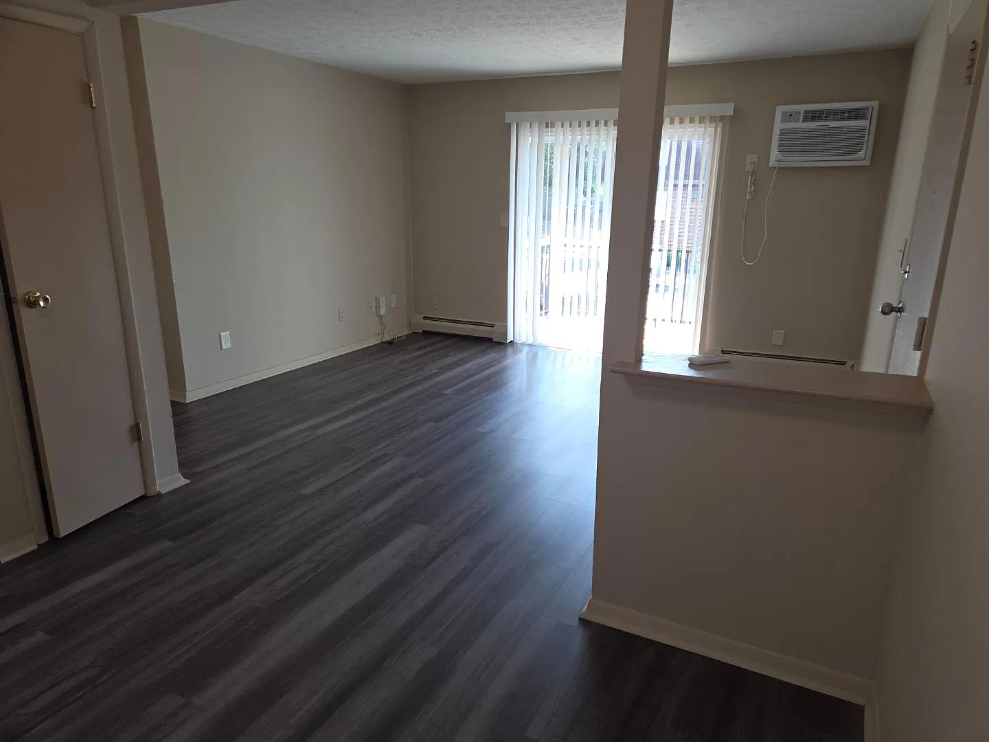 2-30 Chateau Place - 30-5 — Photo 2