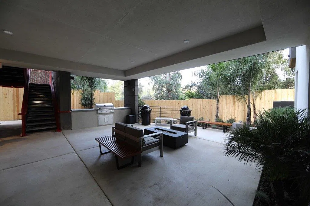 GROVE LOFTS — Photo 3