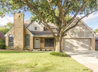 705 Meadowdale Rd, Arlington, TX 76017