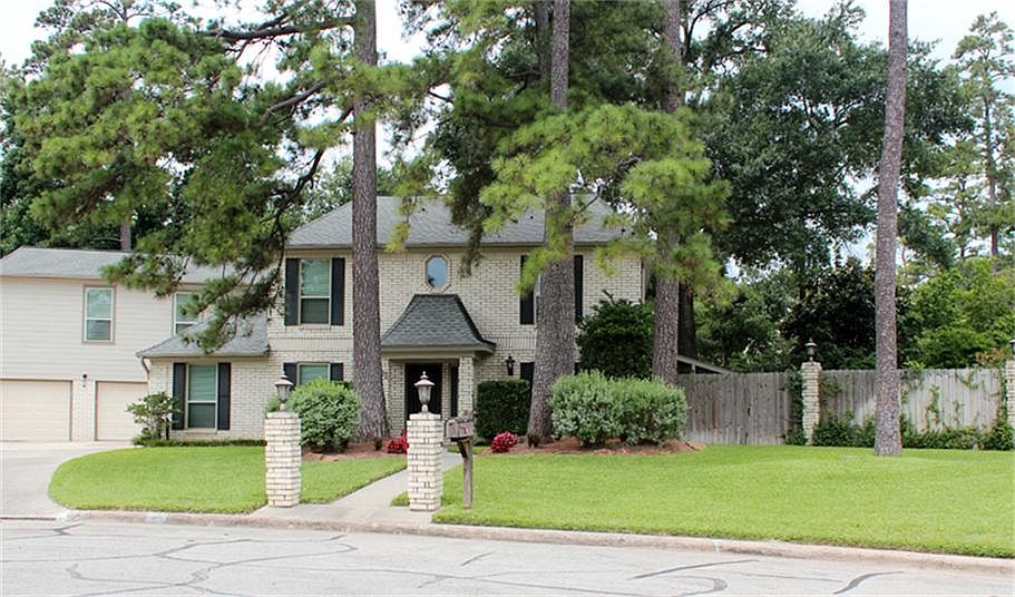 Welcome home to 303 Brenda, bring your suitcases, this home is ready for move in!