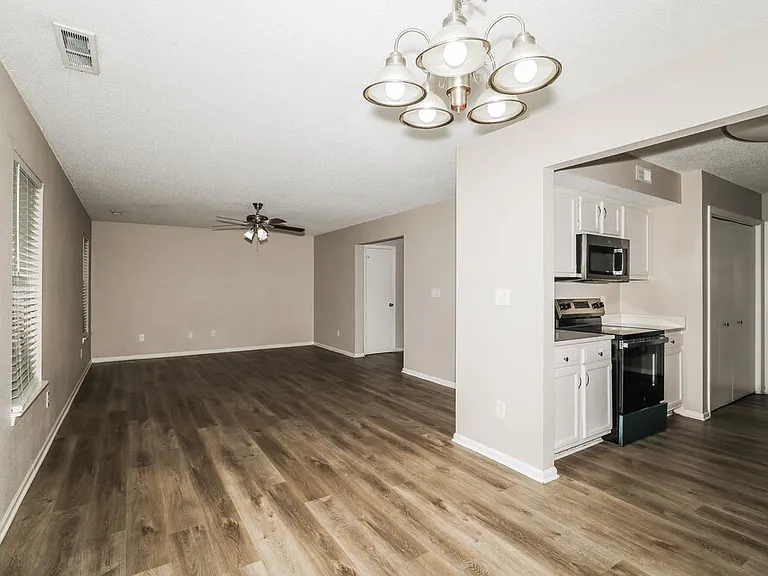 4349 Village Trace Ct — Photo 10