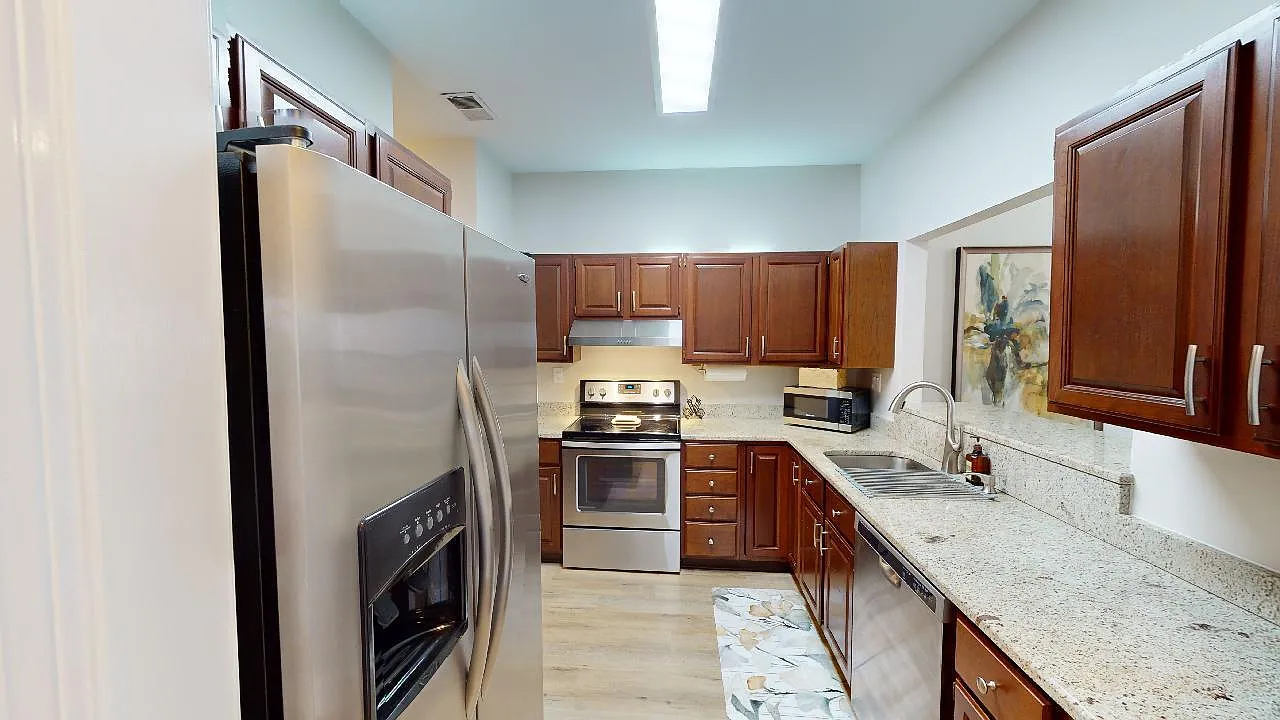 3 bed, 2.0 bath, 1471 sqft, $3,000 — Photo 2