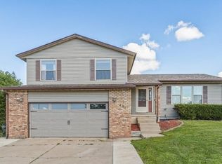 431 Teakwood Ln NE, Cedar Rapids, IA 52402
