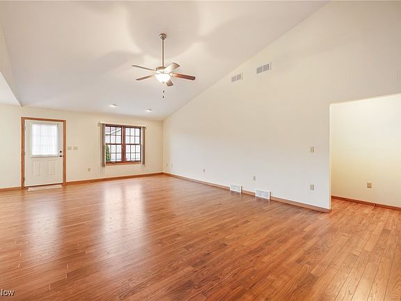 4th image of 1089 Park Pl