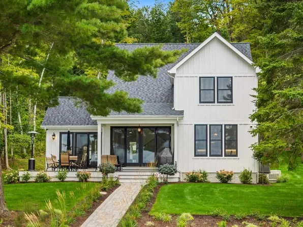 3370 Chula Vista Dr, East Jordan, MI 49727