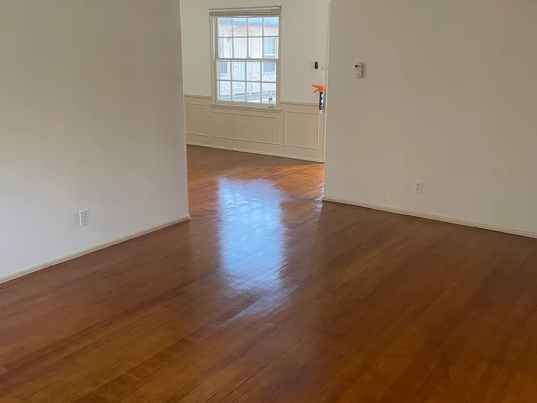 932 W Glenoaks Blvd — Photo 7