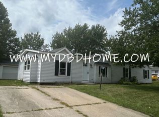 10221 Sagebrush Dr, Fort Wayne, IN 46825