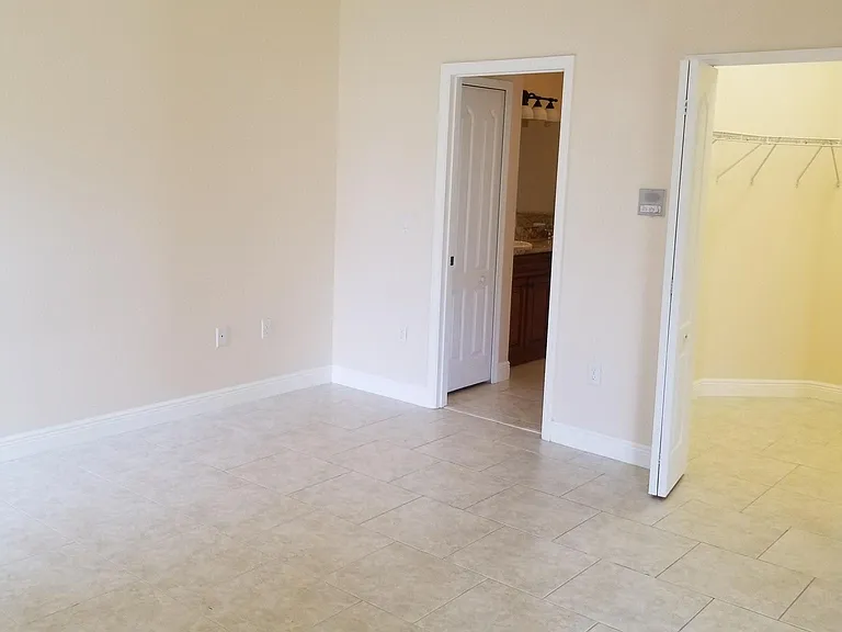 572 Lee Ave — Photo 6